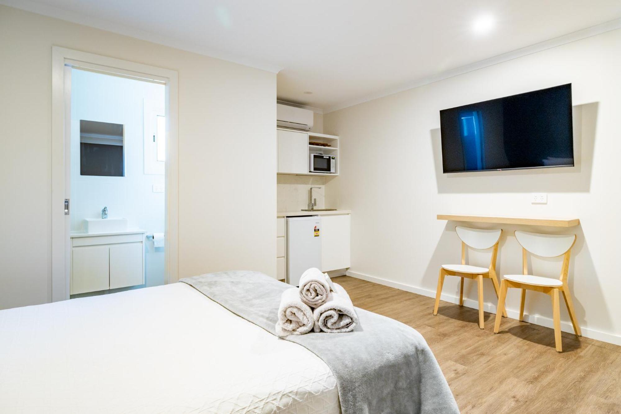 Harbour Lights Tourist Park Hotel Bowen Bagian luar foto